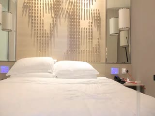 真人和照片一样漂亮的高档外围女神。