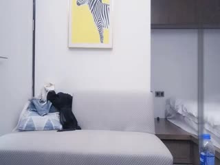 高价约女神级高端外围美女,极品美臀颜值身材一流,多姿势抽插,抱起来对着小穴猛捅。